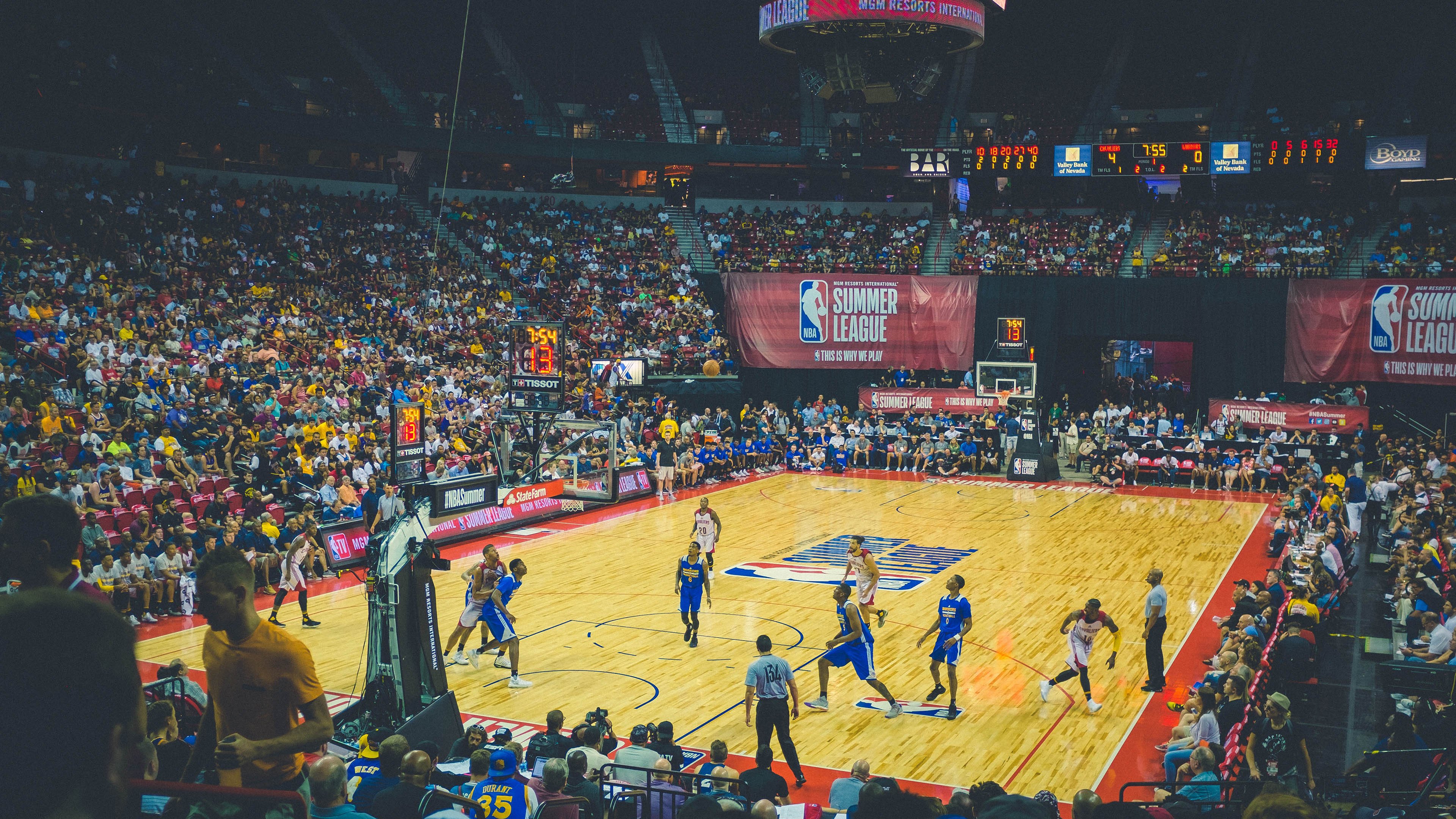 湖人训练现场使用高频传球训练提高出球速度,湖人传球大师