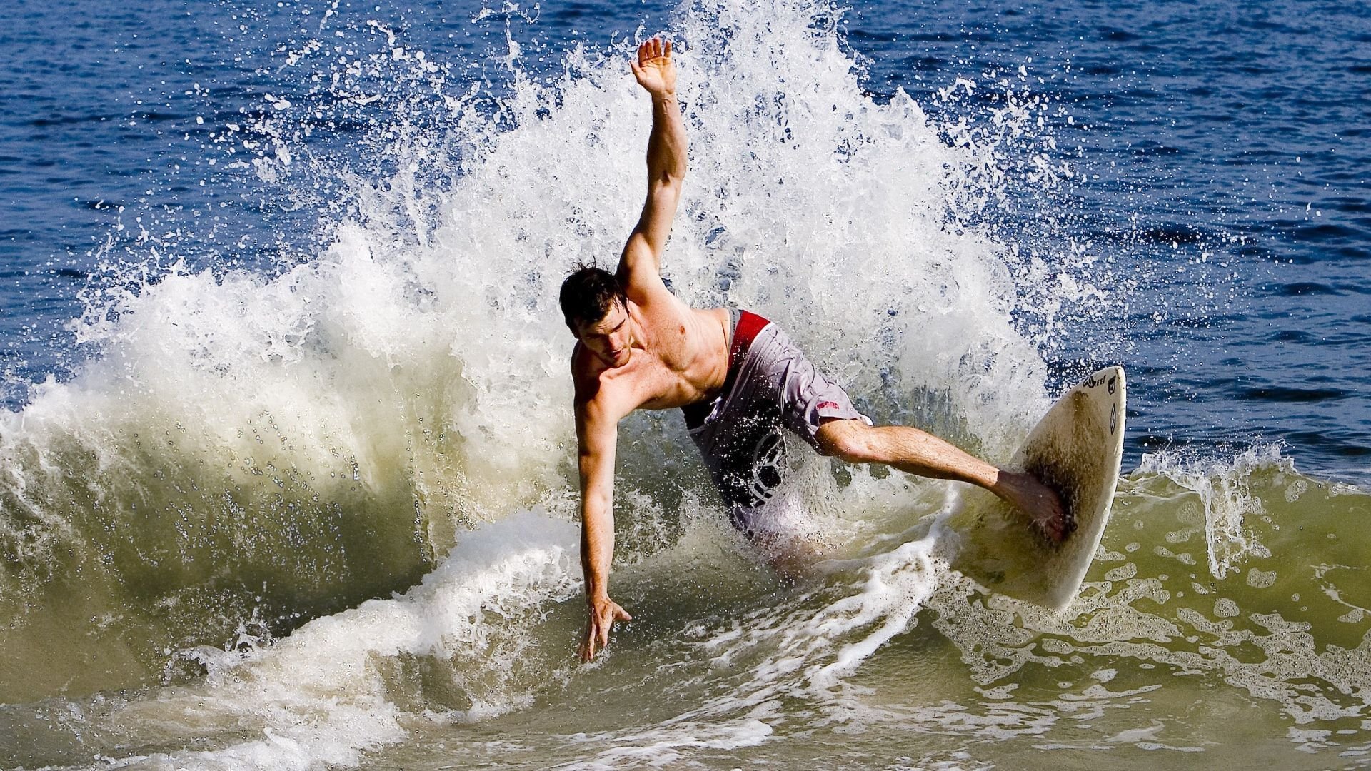 九游下载官网-皮特·卡普尔强悍的进攻打法，让袋鼠队始终保持领先地位，皮特凯尔纳